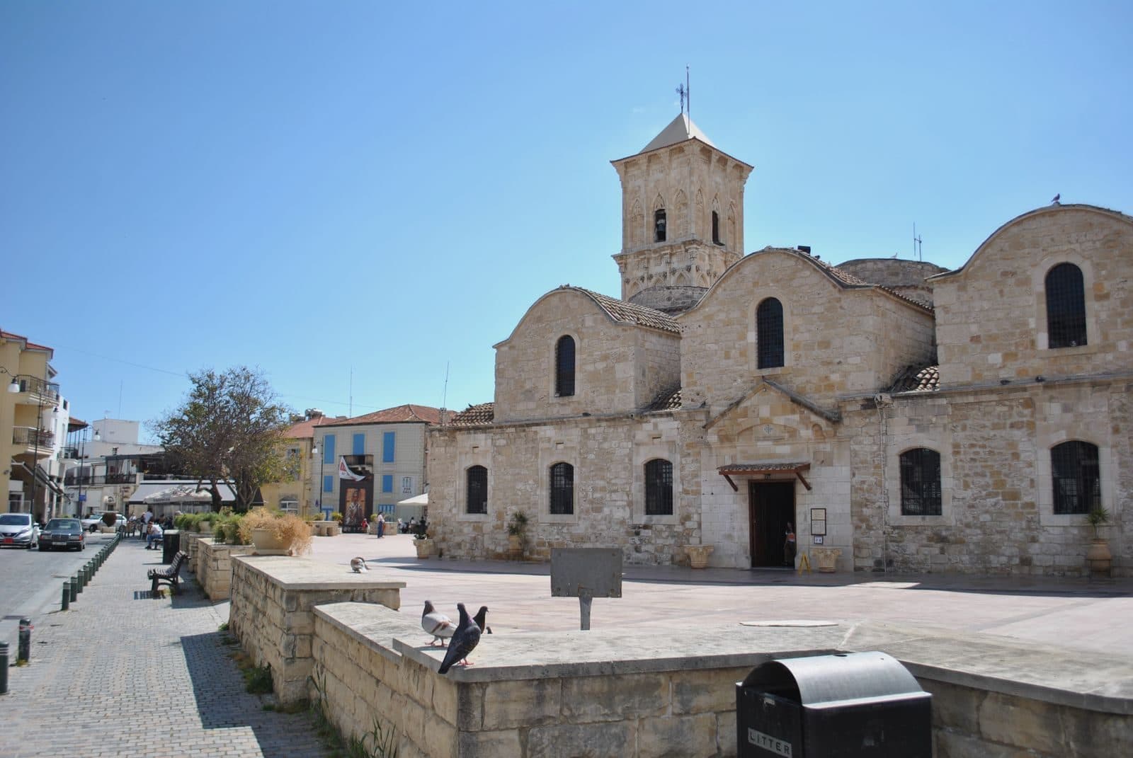 Kirche des Heiligen Lazarus in Larnaca unter blauem Himmel