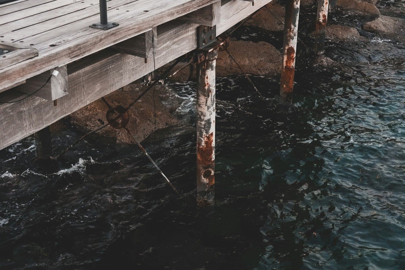 Holzsteg am Molos, der Uferpromenade von Limassol